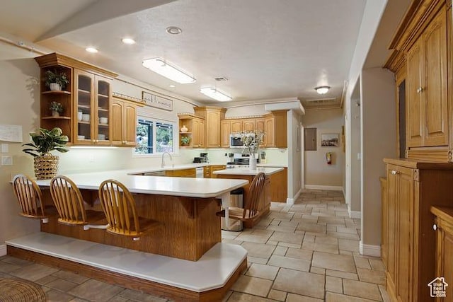 kitchen with kitchen peninsula and a breakfast bar area
