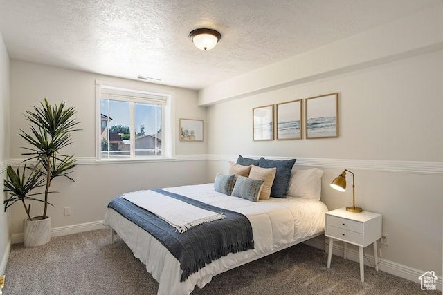 bedroom with carpet and a textured ceiling