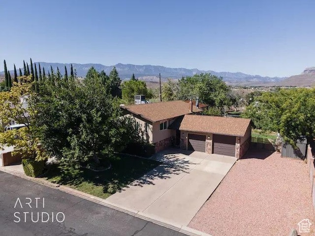 drone / aerial view featuring a mountain view