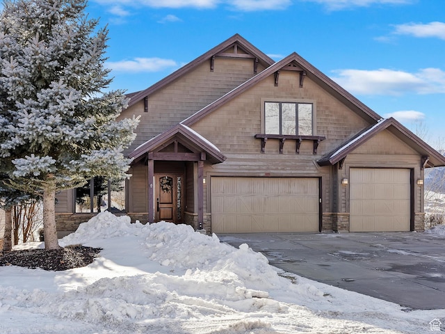 craftsman house featuring a garage