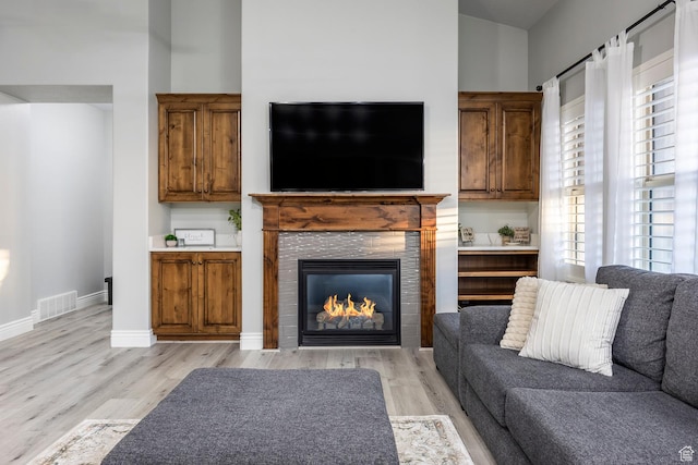 518 N 1980 E, Spanish Fork, UT 84660 - living area with baseboards, light wood finished floors, a fireplace, and visible vents