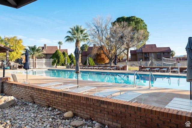 view of swimming pool
