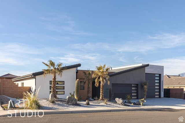 2752 S 3930 W, Hurricane, UT 84737 - contemporary house with a garage