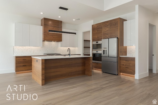 2752 S 3930 W, Hurricane, UT 84737 - kitchen with white cabinetry, hanging light fixtures, stainless steel appliances, a kitchen island with sink, and backsplash