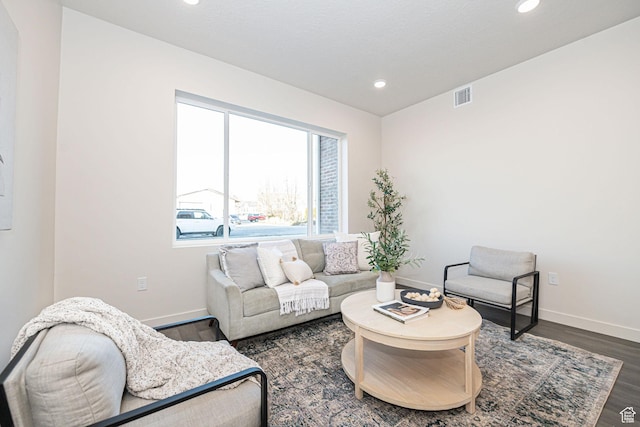 living room featuring visible vents, recessed lighting, baseboards, and wood finished floors
