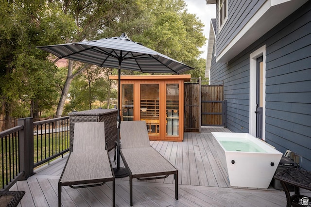424 E Secret Cove Ct, Moab, UT 84532 - wooden terrace with fence, an outdoor hot tub, and outdoor dining area