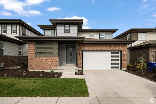 view of front of home featuring a front lawn