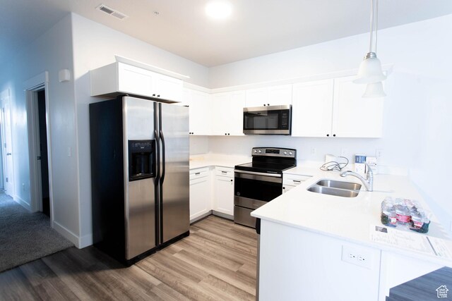 1454 N 3830 W Unit D201, Lehi, UT 84043 - kitchen featuring a sink, light wood-style flooring, stainless steel appliances, a peninsula, and visible vents