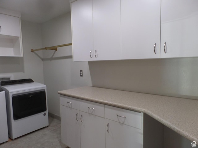 washroom featuring cabinets and washing machine and clothes dryer