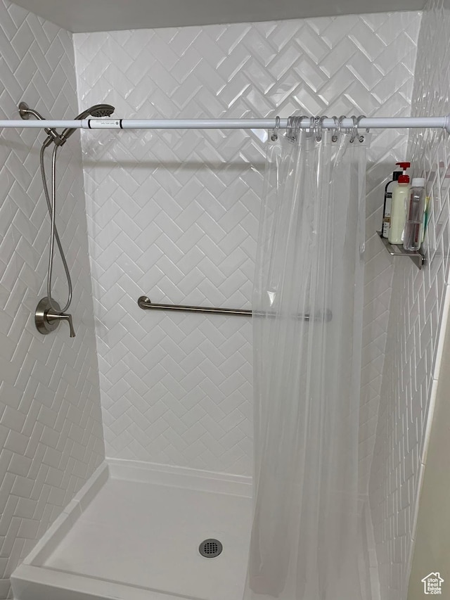 685 W 2550 S, Price, UT 84501 - bathroom featuring curtained shower