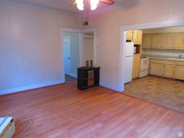 kitchen featuring sink, white appliances, light hardwood / wood-style flooring, ornamental molding, and ceiling fan