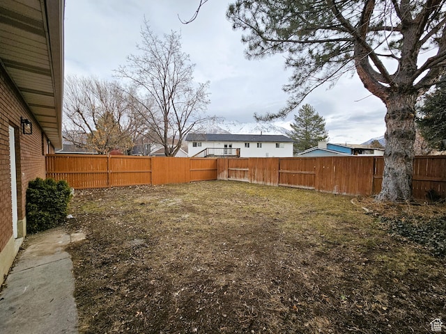 view of yard featuring a fenced backyard