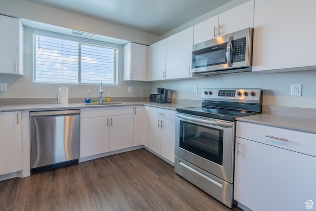 128 N Lone Rock Dr Unit 204, Hurricane, UT 84737 - kitchen featuring stainless steel appliances, a sink, dark wood-type flooring, and light countertops