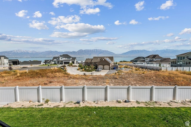 view of yard with a mountain view