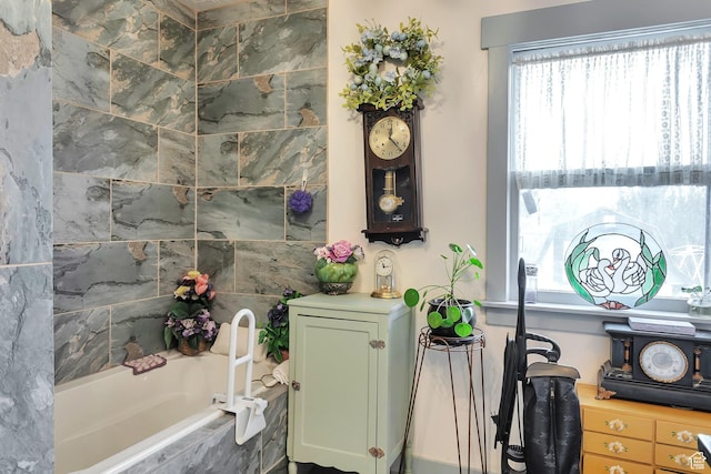 700 S 800 E, Springville, UT 84663 - bathroom with tiled bath