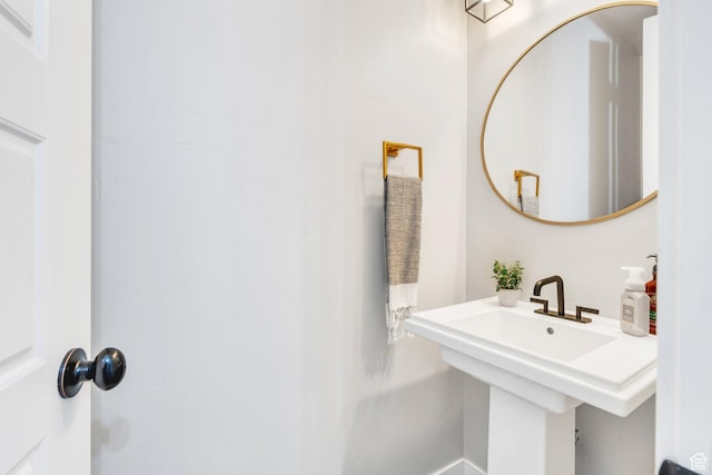 668 W Leroy Cir, Saratoga Springs, UT 84045 - bathroom featuring a sink