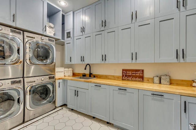 washroom with cabinets, washer and dryer, sink, and stacked washer and dryer