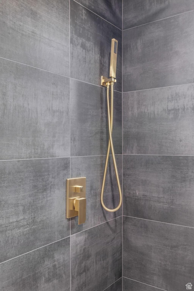 details with a tile shower