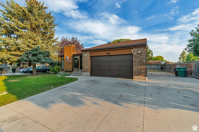 view of front of house featuring a front yard