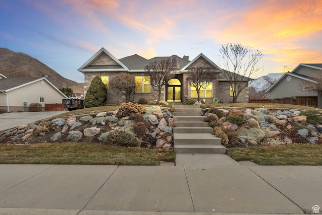 view of front of house featuring a mountain view
