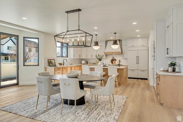 909 W 1180 N, Pleasant Grove, UT 84062 - dining room with light wood-style floors, recessed lighting, baseboards, and a chandelier
