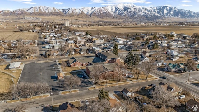 bird's eye view with a mountain view