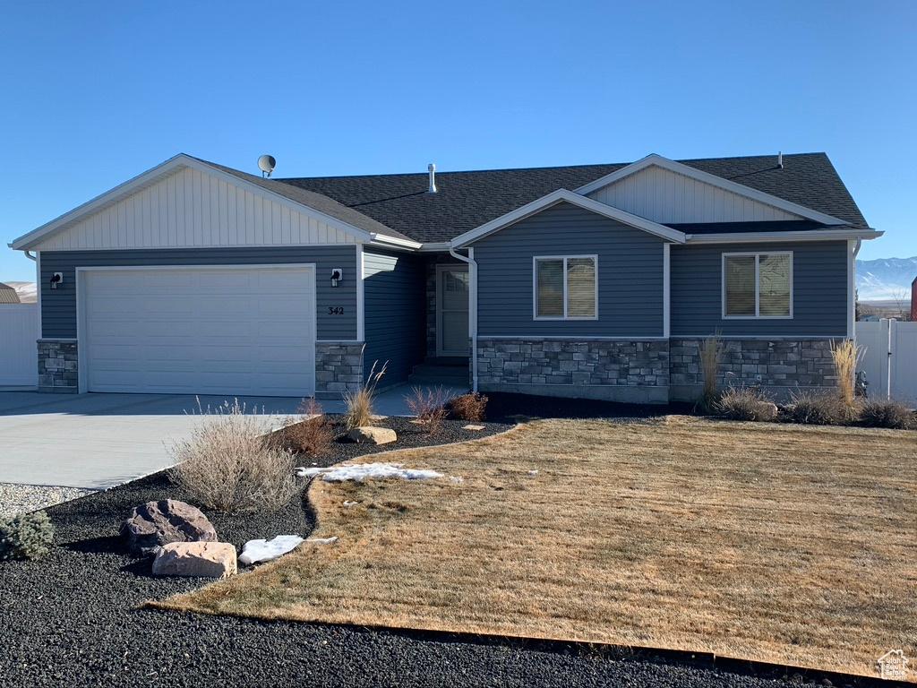 view of front facade with a garage and a front lawn