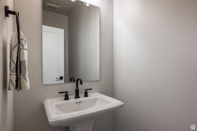 7288 W Hall Crossing Dr S, Herriman, UT 84096 - bathroom featuring a sink