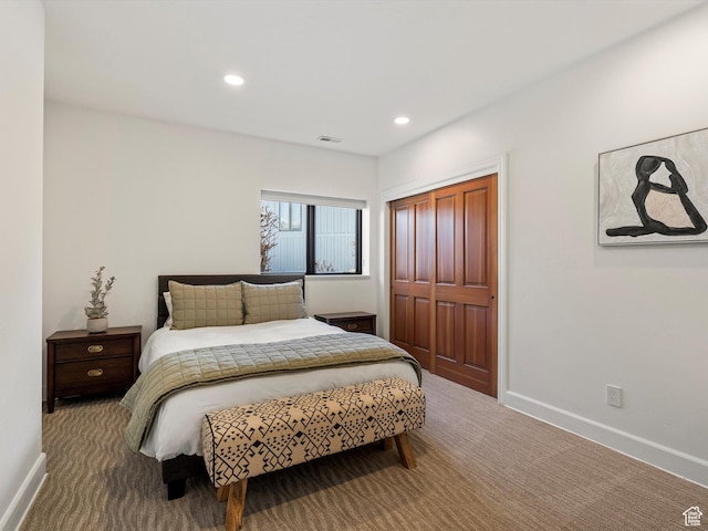 carpeted bedroom featuring visible vents, a closet, recessed lighting, and baseboards