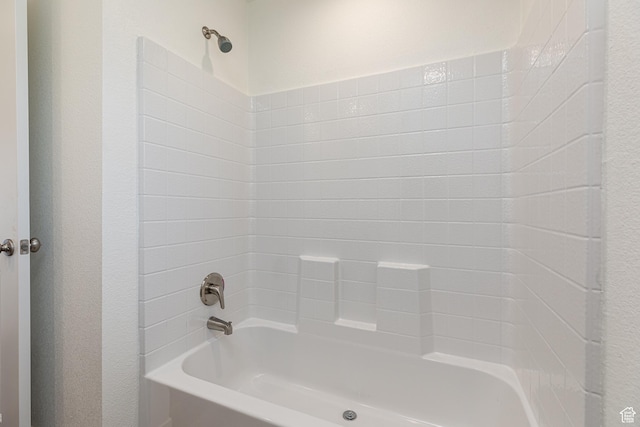 442 W Pipe Springs Dr, Kanab, UT 84741 - bathroom with washtub / shower combination