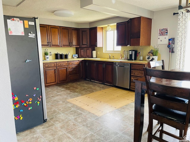 500 W 200 N, Paris, ID 83261 - kitchen featuring appliances with stainless steel finishes, sink, and a textured ceiling