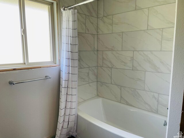 500 W 200 N, Paris, ID 83261 - bathroom with shower / bathtub combination with curtain
