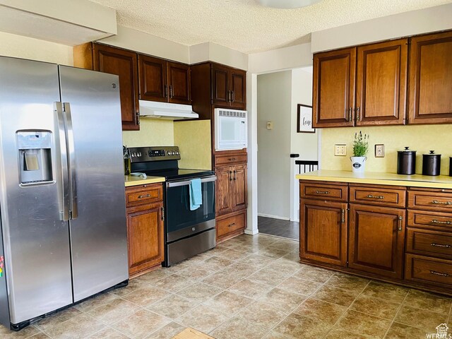 500 W 200 N, Paris, ID 83261 - kitchen featuring appliances with stainless steel finishes and a textured ceiling