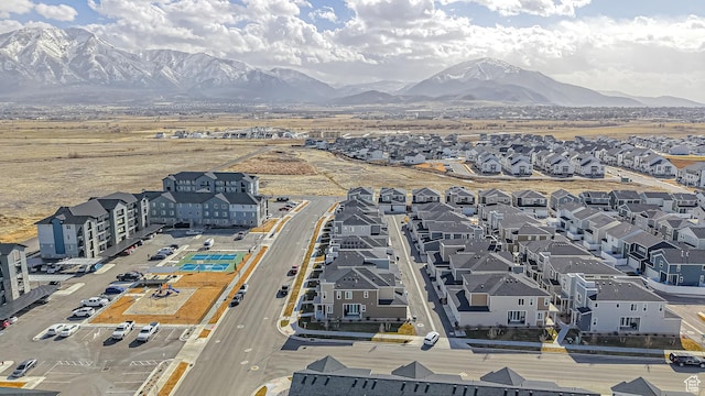 bird's eye view with a mountain view