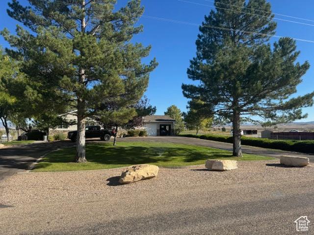 4111 E 4000 S, Vernal, UT 84078 - view of front facade featuring a front yard