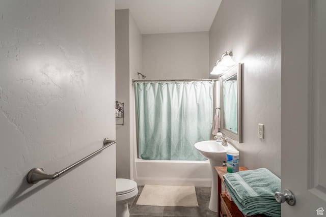 full bath featuring shower / bath combination with curtain, toilet, a textured wall, and tile patterned flooring