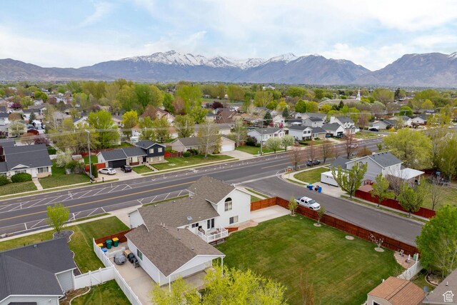 birds eye view of property featuring a mountain view and a residential view