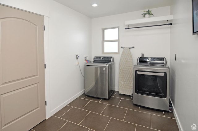 761 S 1900 W, Marriott Slaterville, UT 84404 - clothes washing area featuring washing machine and dryer and dark tile patterned floors