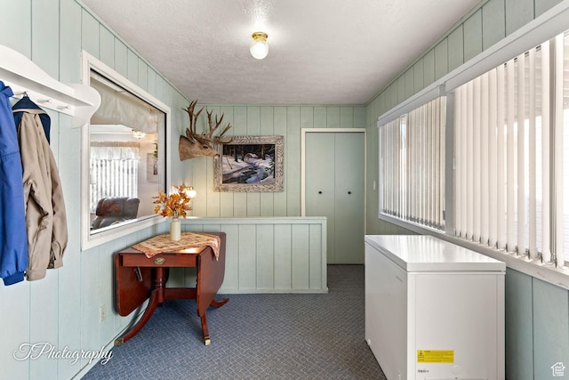 laundry area featuring a textured ceiling