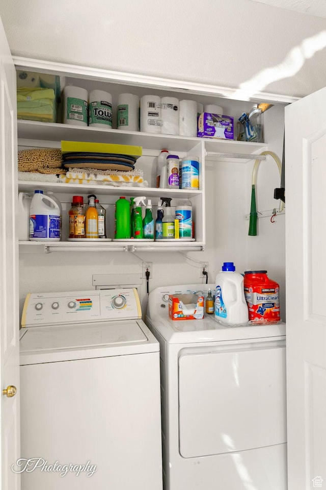 washroom featuring washing machine and clothes dryer