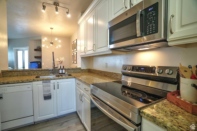 5338 S Beacon Hill Cir W Unit 181, Salt Lake City, UT 84123 - kitchen featuring stainless steel appliances, kitchen peninsula, sink, and white cabinets