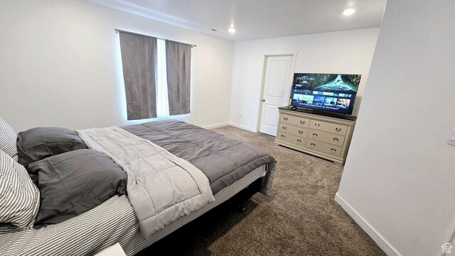 bedroom with carpet flooring