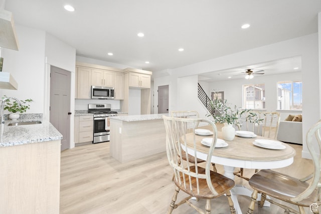 dining area with recessed lighting, light wood-style floors, and a ceiling fan