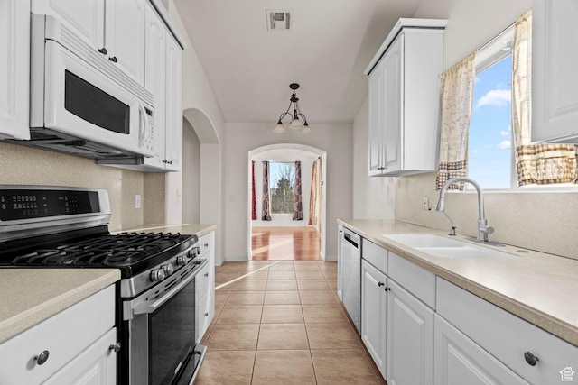 3561 W 290 N, Hurricane, UT 84737 - kitchen with white cabinetry, appliances with stainless steel finishes, sink, and pendant lighting