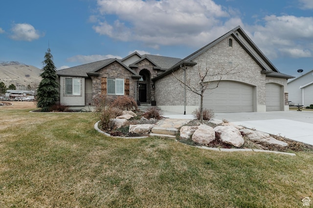 view of front facade featuring a garage and a front yard