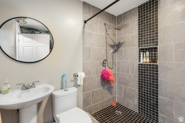 806 W 550 N, Pleasant Grove, UT 84062 - bathroom with sink, toilet, and tiled shower