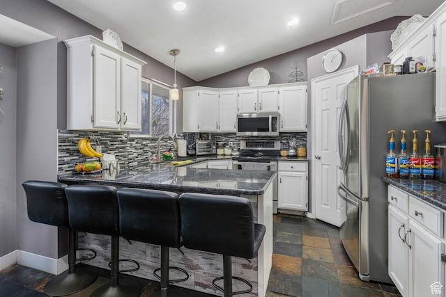 806 W 550 N, Pleasant Grove, UT 84062 - kitchen with stainless steel appliances, a breakfast bar area, sink, and pendant lighting