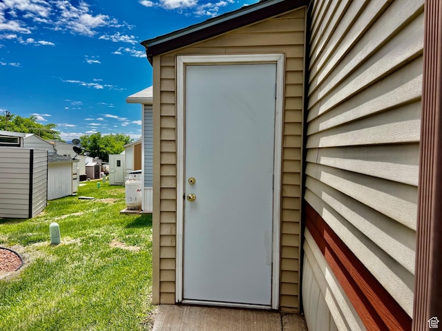 1150 W Red Hills Pkwy Unit 72, Washington, UT 84780 - property entrance with a lawn