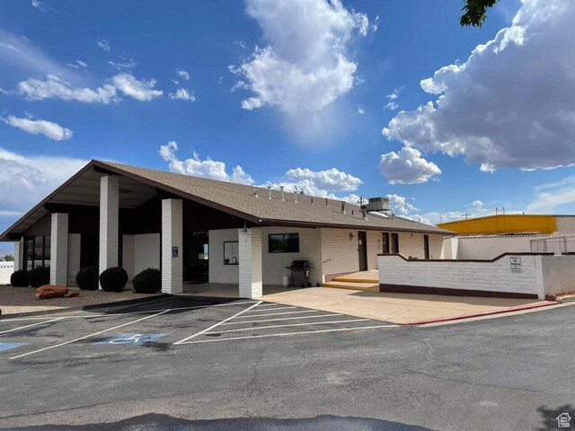 1150 W Red Hills Pkwy Unit 72, Washington, UT 84780 - view of property with uncovered parking