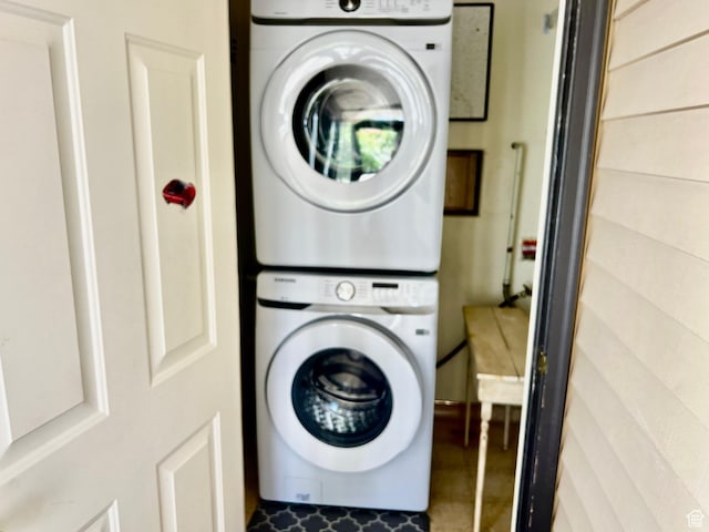 1150 W Red Hills Pkwy Unit 72, Washington, UT 84780 - clothes washing area featuring laundry area and stacked washing maching and dryer